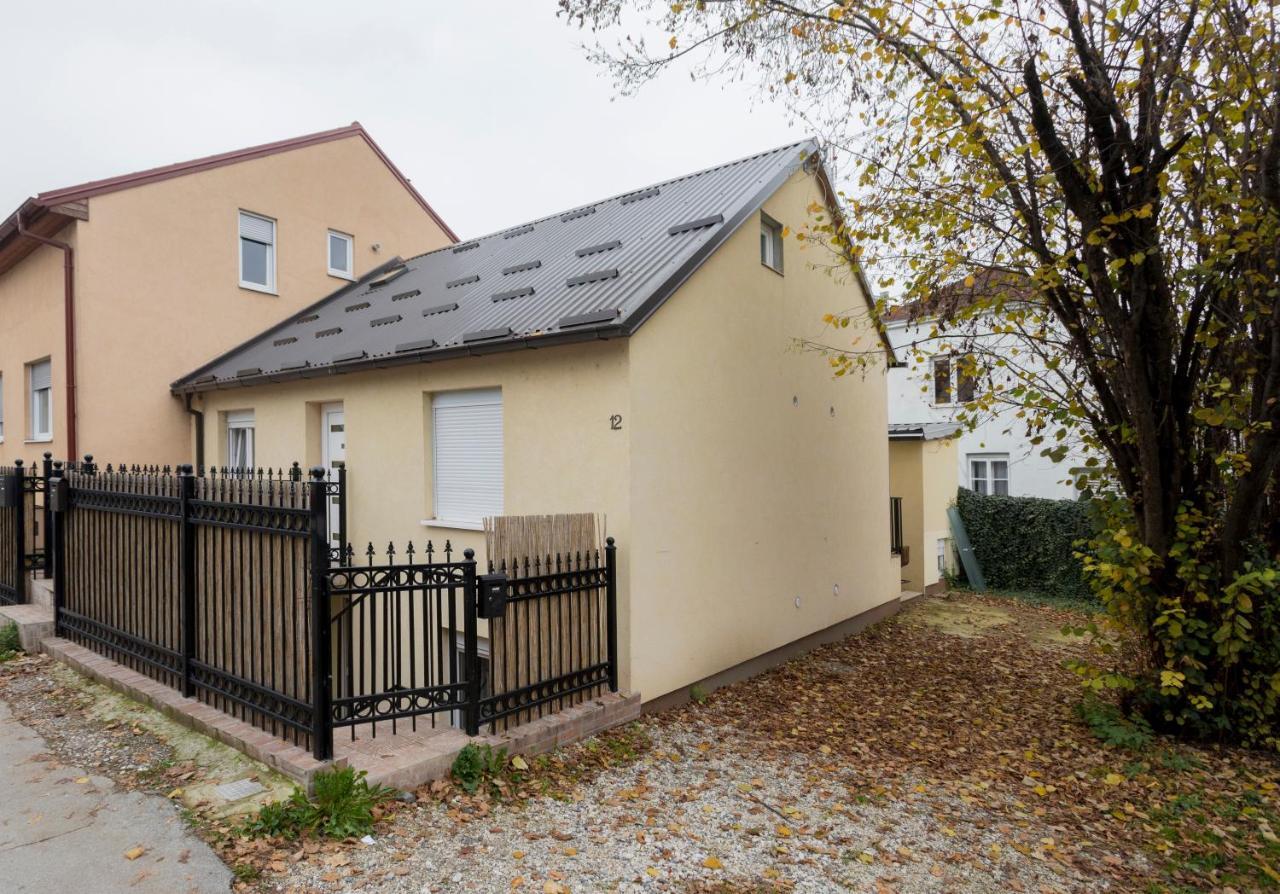 Zagreb, New, Free Parking, Near Bus Station Exterior foto